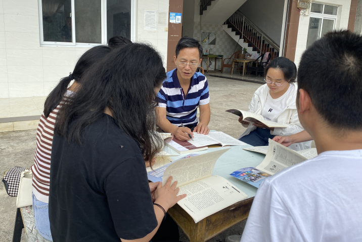 开展岗位融入教育 指导青年教师课标学习