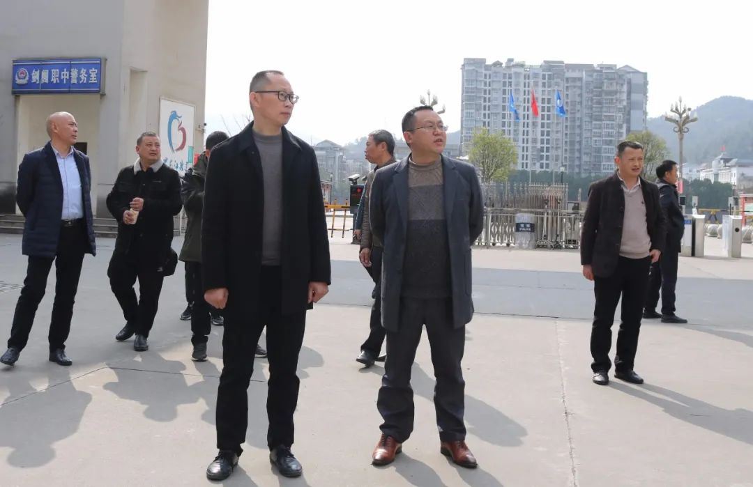 犍为职中到我校参观交流