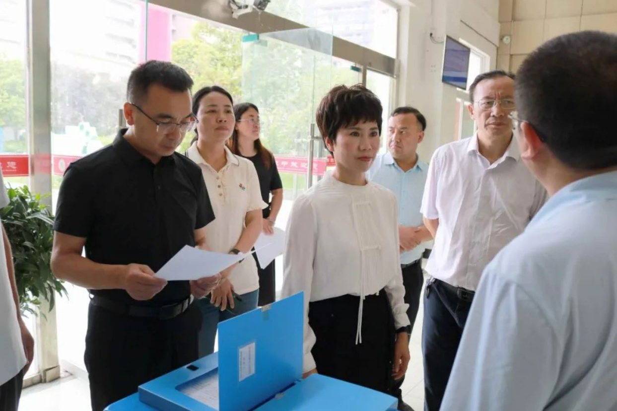 刘素英到剑阁职中调研残疾人接受职业技能教育工作