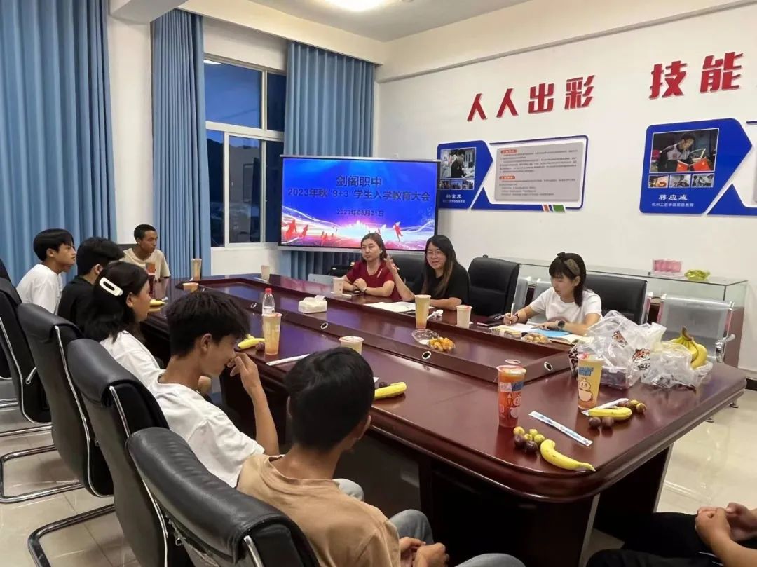 团结“彝”心 畅谈理想