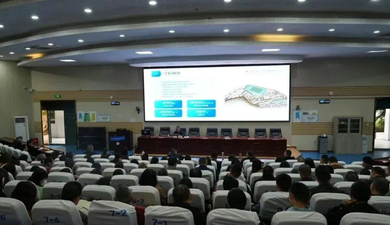 剑阁职中邀请省内知名教育专家李勇到校开展专题讲座